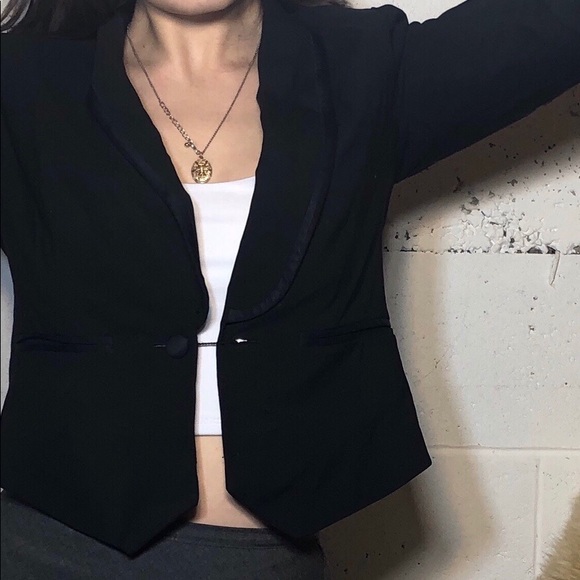 2/$20 | vintage cropped CLUB MONACO blazer - Picture 4 of 5